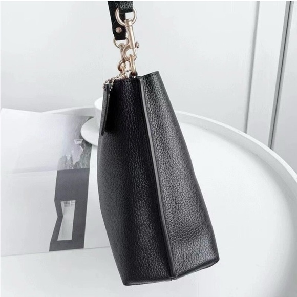 Coach small black Leather crossbody bag converts to hand held purse - Picture 4 of 7